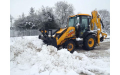 Аренда экскаватора-погрузчика JCB 3CX Super с отвалом для снега