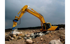 Аренда гусеничного экскаватора JCB JS 330 с гидромолотом Аренда гусеничного экскаватора JCB JS 330 с гидромолотом