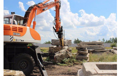 Аренда колесного экскаватора UMG E230W с гидромолотом