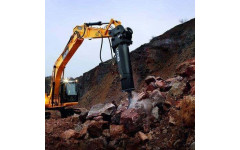 Аренда гусеничного экскаватора JCB JS 260 с гидромолотом Аренда гусеничного экскаватора JCB JS 260 с гидромолотом
